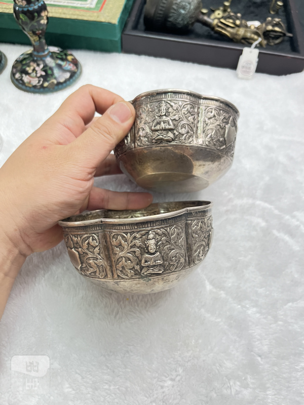 银胎花卉佛纹净水碗一对 - 图2